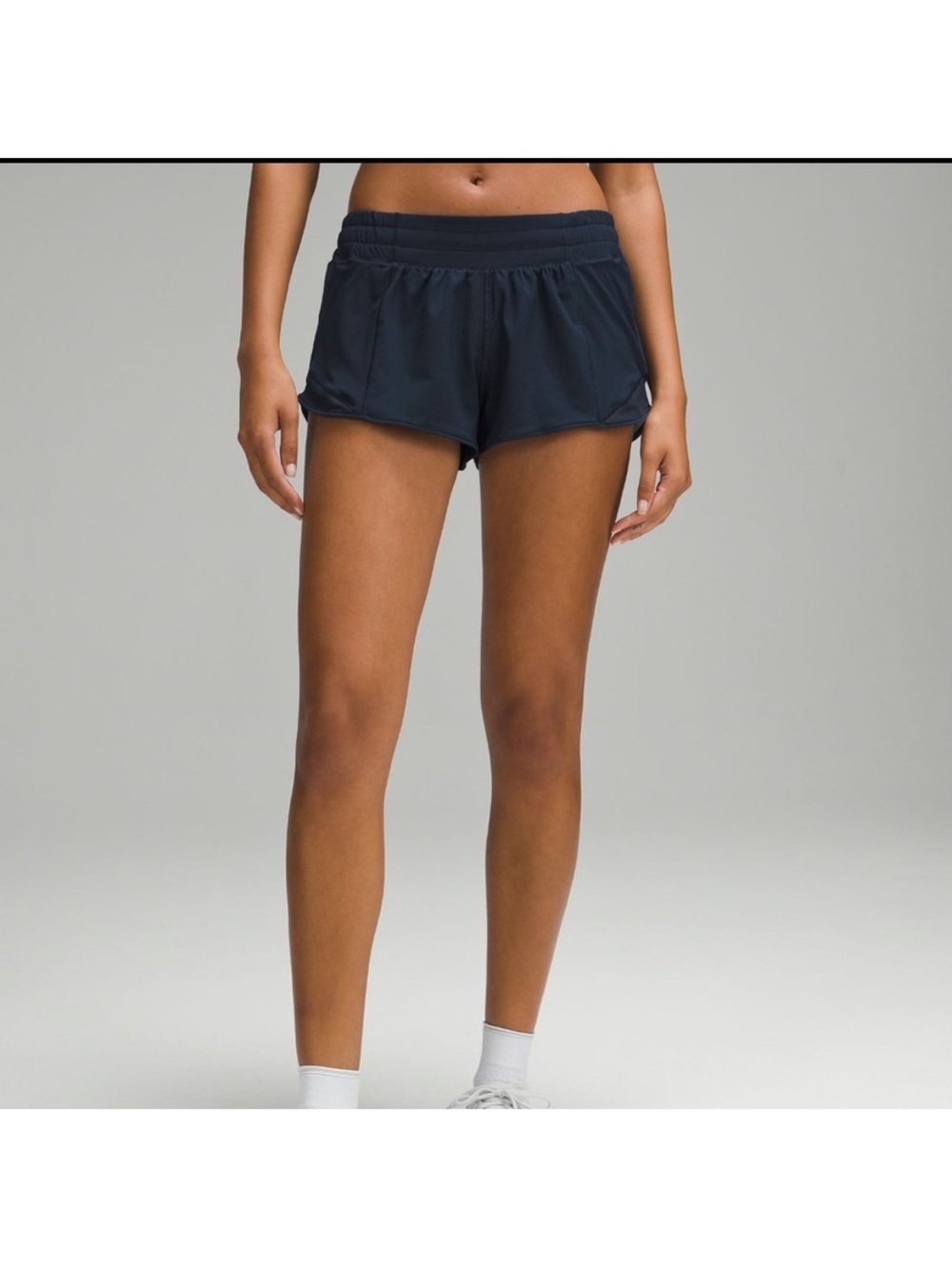 Lululemon Hotty Hot Low-Rise Lined Short 2.5"
True Navy| size 6